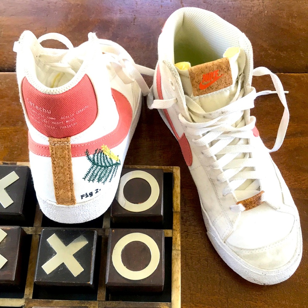 Nike Blazer, Mid 77 trainers. Catechu design in pink/white